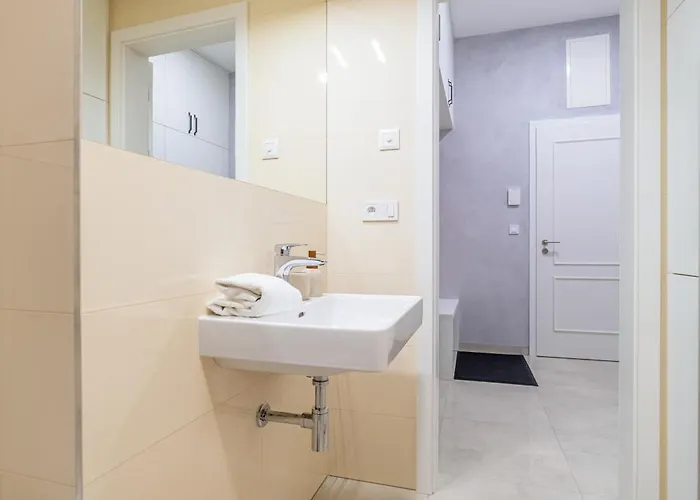 Chic Brick In Historic Center By Rentez Apartmán Praha